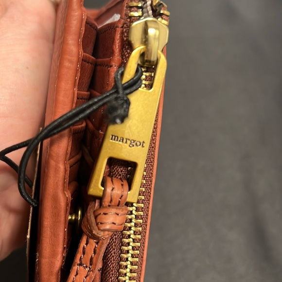 Margot New York | “Tori” Bifold Leather Wallet - Picture 7 of 14